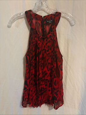 bebe Women’s Red Black Animal Print Pleated Sleeveless Blouse Back Zip